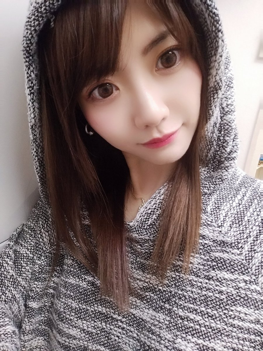 meitan08's tweet photo. 髪色暗くしたけど毛先明るくなってきた🥲 https://t.co/MNasFsCUXp