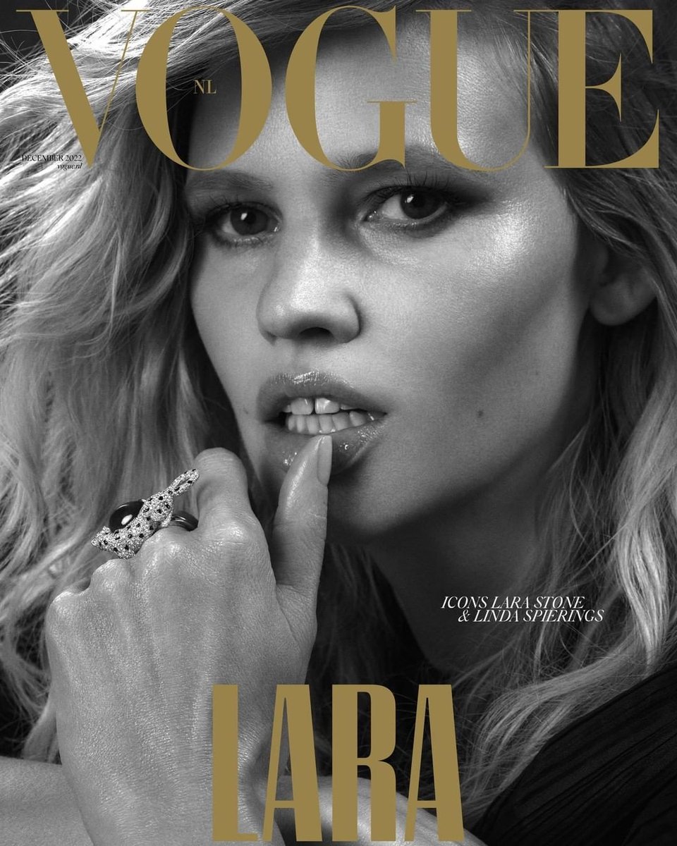 _MagazineCovers's tweet image. Lara Stone for Vogue Netherlands - December 2022 #larastone