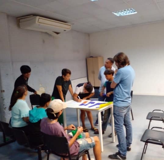 DIATFONTANA's tweet photo. Taller "Identidad de genero". Los talleres de reflexión se proponen tensionar sentidos en torno a las representaciones sobre diferentes temas. Está práctica es una de las metodologías con las que se trabaja en los DTC https://t.co/K1fSq1tivU