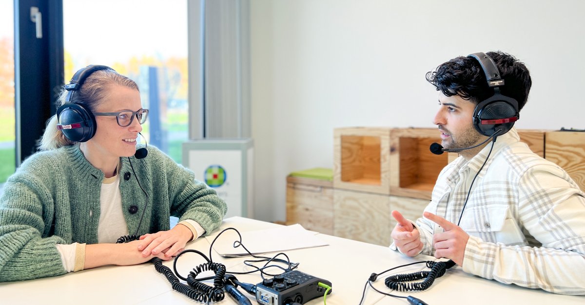 WoltersKluwerD's tweet photo. 🎙 Aufzeichnung von Talking Legal Tech des @LegalTechCGN bei uns im #WKEINS. Podcast-Host @Moligator hat Legal Hackathon Gewinnerin Kristina Hunger zu Gast - das wird eine spannende Folge! 

#talkinglegaltech #legaltech #podcast #legalinnovation #legalhackathon #lhcgn #hackathon https://t.co/Ii5fySgs8T