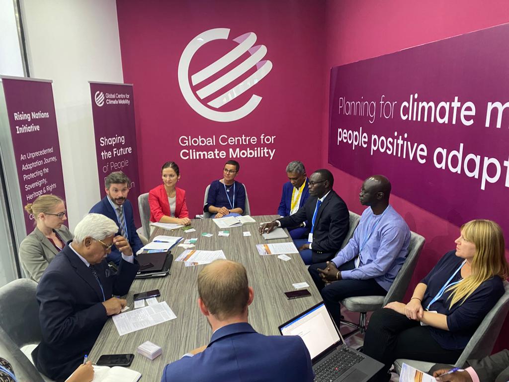 endaenergylinks's tweet photo. #EndaCop27 #CapCop27 #Cop27
We had an informal meeting with the German government to discuss approaches to find coherence for partnership in Africa and learn from initiatives on the just energy transition. https://t.co/jZGm1fvBPp
