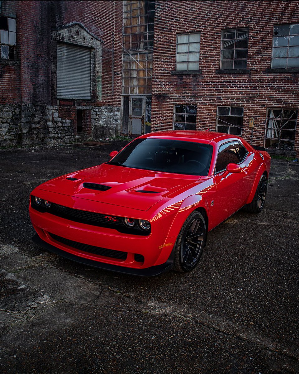 NICHOLASNOBLES3's tweet photo. see red #hellcat #cars https://t.co/TMUHQc5Bcr