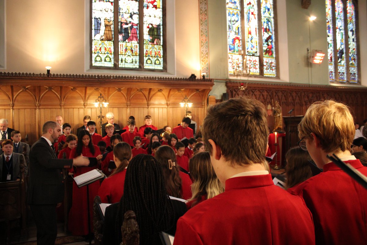 SECMusicSchool's tweet photo. Happy St Edmund's Day! Absolutely outstanding singing from the Schola Cantorum today to celebrate our patron: 'Let all the World in Every Corner Sing' by Vaughn Williams, 
@VWFndnv two fabulous Psalm settings by Colin Mawby and the St Edmund's Mass by our DoM 
@Jamesrwoodhall https://t.co/X4rC1oIXCG