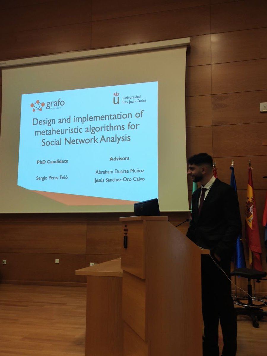 isaac_lozano_97's tweet photo. Buen señor, llegó el día de @SergioP3red, tenemos un nuevo doctor en la @etsii_urjc #GRAFO en la @urjc.
Muy orgulloso de todo el trabajo que hiciste y logros que hemos podido compartir.

Felicidades Sergio 🎈🎈

También a sus directores @jesussanchezoro y @AbrahamDuarteMu https://t.co/XPqAcdUdxp