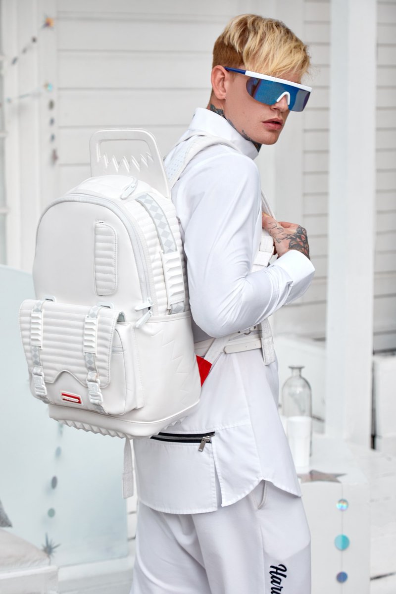MenswearStyle's tweet photo. Discover November 2022’s Coolest Stuff https://t.co/9PooKj86dW #style https://t.co/6rBxPhqeTJ