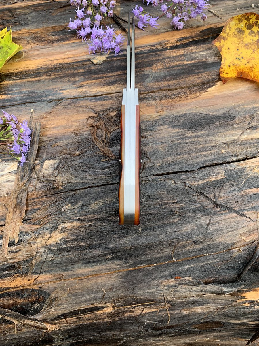 CollumCustom's tweet photo. Mitchell wharncliff trapper
Barehead with amber carved stag bone
Harley Davidson shield 
4”frame
#collumcustomknives #collumcustoms #traditionalknives #knives #pocketknife #stag #custommade https://t.co/yTWYrkWp0h