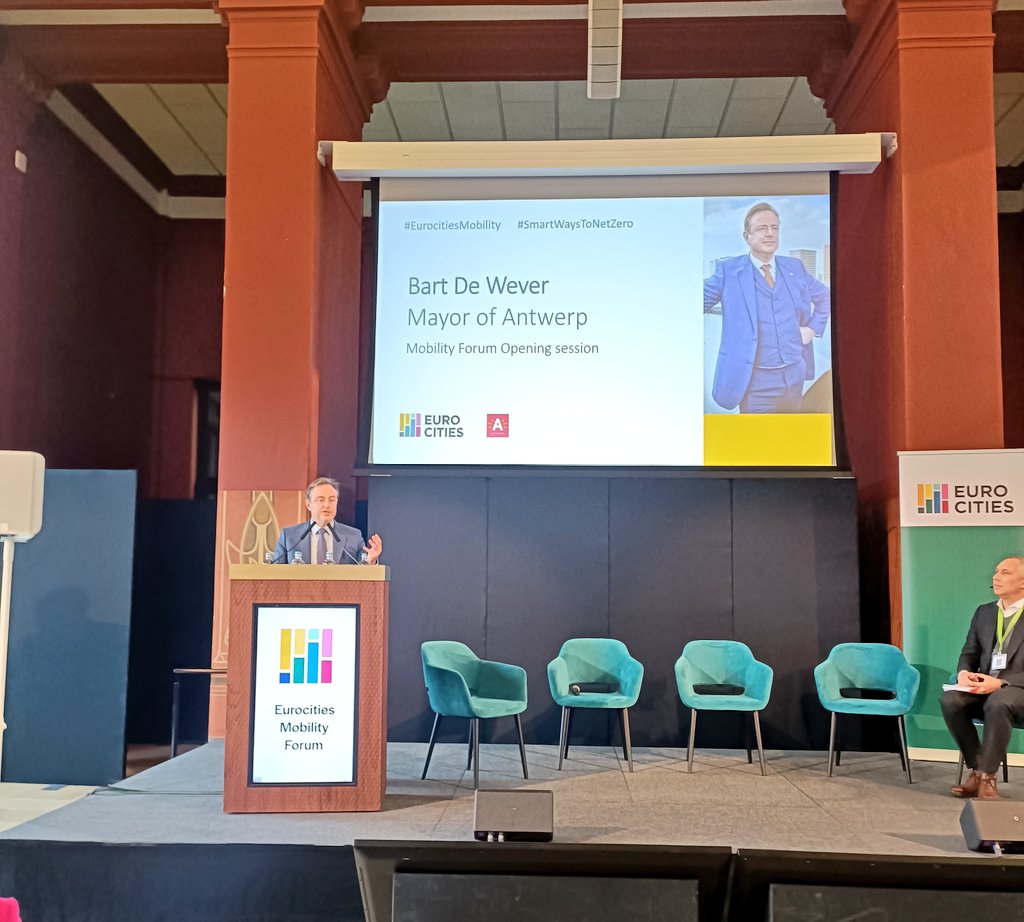 EUROCITIES's tweet photo. We open the #EurocitiesMobility Forum in Antwerp with @Bart_DeWever.
Stay tuned, we'll share today the gist of the conversations around sustainable and smart mobility.
#SmartWaysToNetZero https://t.co/pqAtOjsVZv