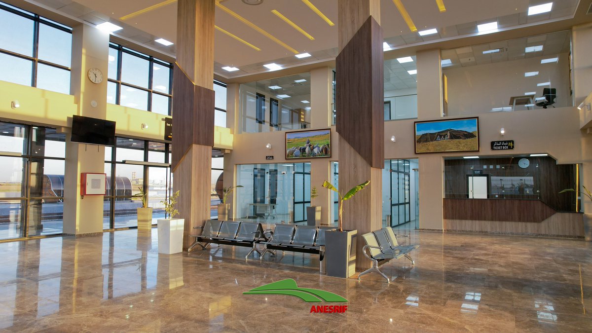 La gare d'Aïn Oussara est intégrée à la nouvelle ligne ferroviaire "Boughezoul -Djelfa"
La gare comprend des halls d'attente, des guichets et des boutiques. Elle est également équipée d'ascenseurs électriques et d'espaces verts.
#AlgerieAujourdhui #Djelfa #ANESRIF