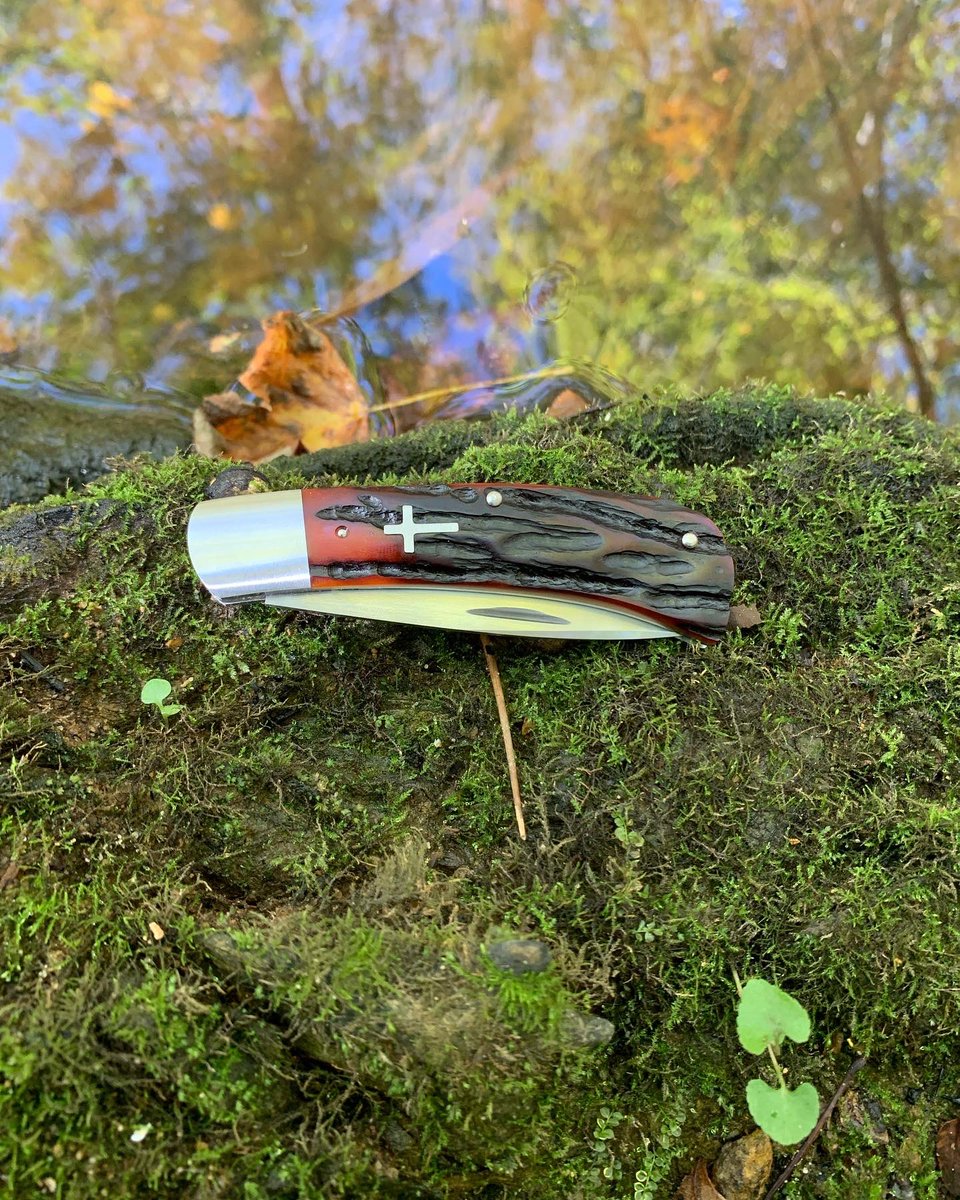 CollumCustom's tweet photo. Sod buster 
Barehead with amber stag carved bone
Cross shield 3 3/4” frame
#collumcustomknives #collumcustom #slipjoint #pocketknifes #traditionalknives #custommade @www.collumcustomknives.com https://t.co/RPUsyw4fgf