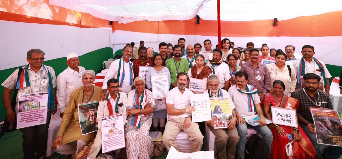 HarshBisaria's tweet photo. Shri @RahulGandhi had a delightful interaction with civil society leaders &amp; representatives from across Maharashtra who have devoted their lives for the cause of justice &amp; liberty.
#BharatJodoYatra https://t.co/aP4Aw1U85E