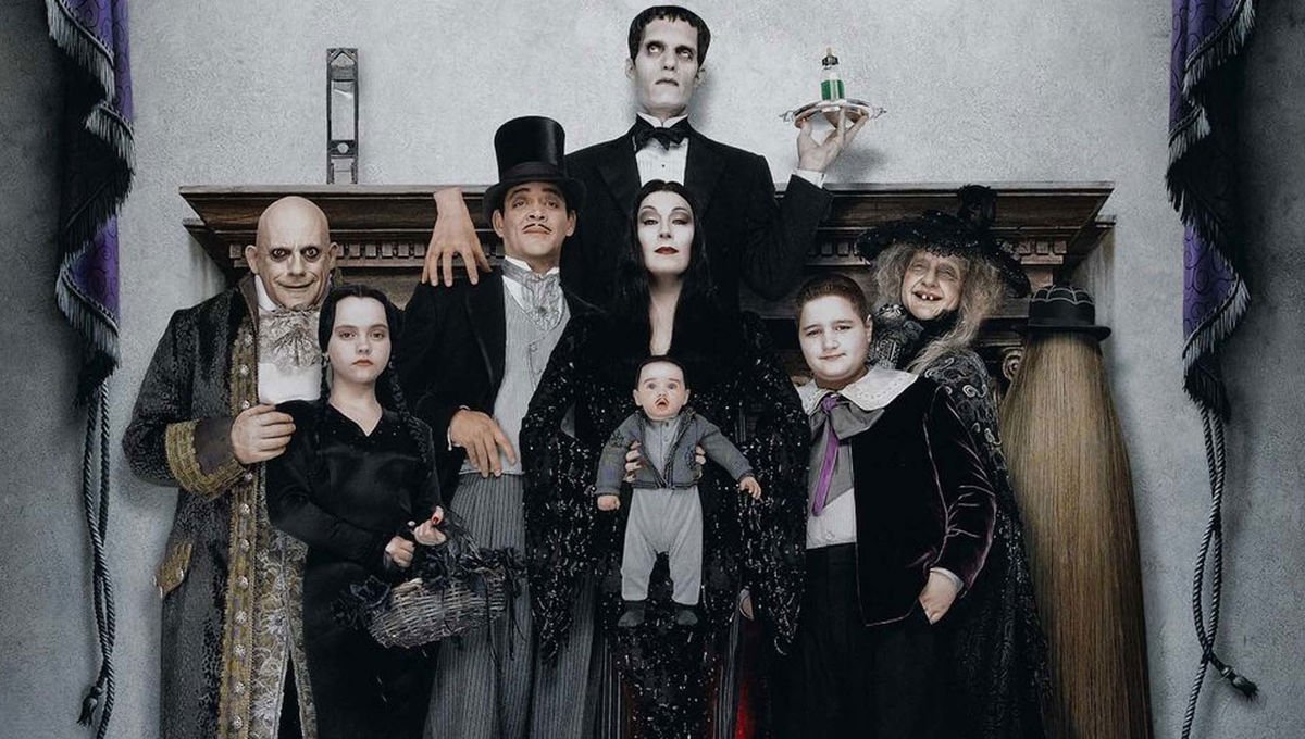 SetTheTape's tweet photo. The movie The Addams Family Values, the hugely popular sequel, was released on this day in 1993.
The final film in the series that would star the original cast, it has remained beloved for nearly 30 years.
#AddamsFamily #TheAddamsFamily #TheAddamsFamilyValues #Film https://t.co/6UQ5jDKLY8
