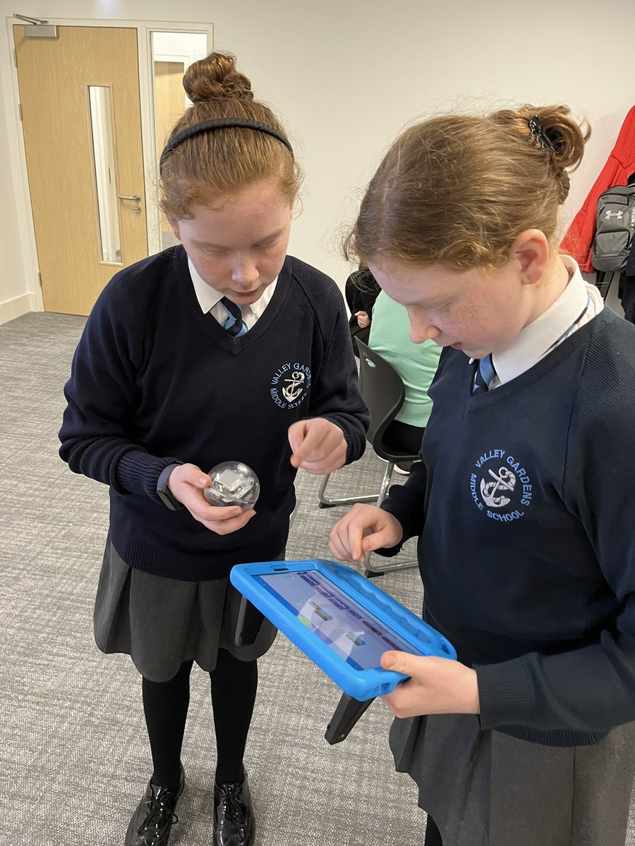 valleygardensnt's tweet image. @NU_Foundation  for a hands on stem experience learning about careers and what STEM is. #vgmscomputing #vgmsdt #stem #vgmsmaths