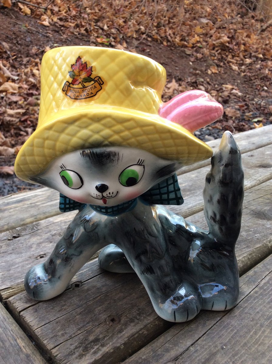 GothicGlass's tweet photo. Excited to share the latest addition to my #etsy #etsycanada #etsyvintage shop: #Vintage #Prissy #fluffycat 🇨🇦#catplanter #Relpo ? #Napco ? #HoltHoward ? #Lefton ? #Cats #Christmas #VintageVigo #Canada #christmas https://t.co/QXUv78cEjT https://t.co/OpgAnLfOKp