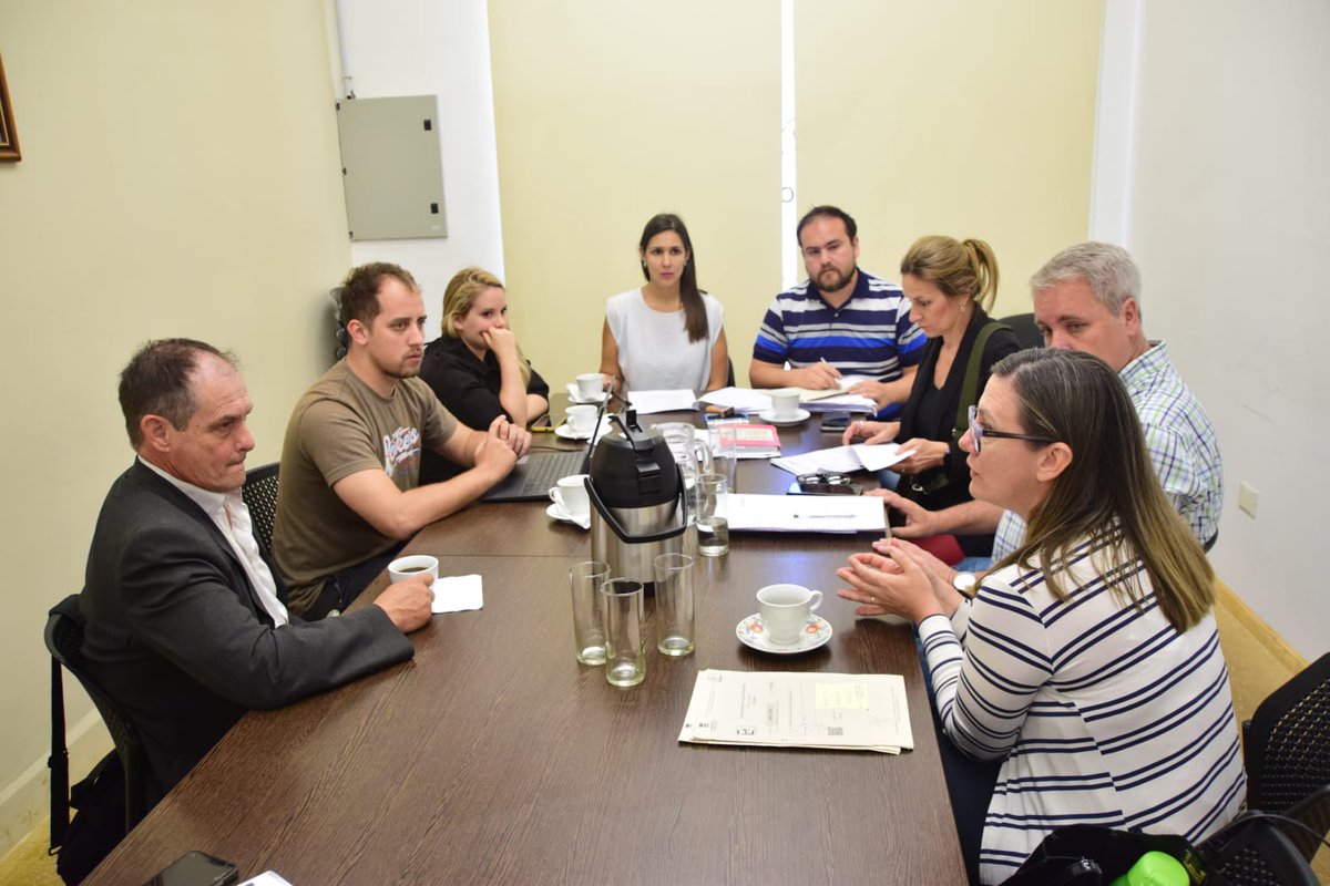 #Comisiones
En Obras Públicas avanzaron sobre varios Proyectos, firmando dictámenes entre ellos el presentado por <a href="/colovancsik/">Colo Vancsik</a> para designar con el nombre de Carlos Barberán al espacio verde correspondiente al Barrio Madariaga de nuestra ciudad.
Pte Comisión <a href="/MarielaDachary/">Mariela Dachary</a>