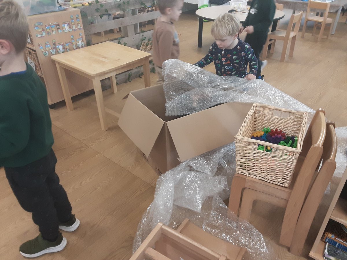 A box can open a world of imagination 📦 <a href="/ashbridgeschool/">Ashbridge School</a> #imagination