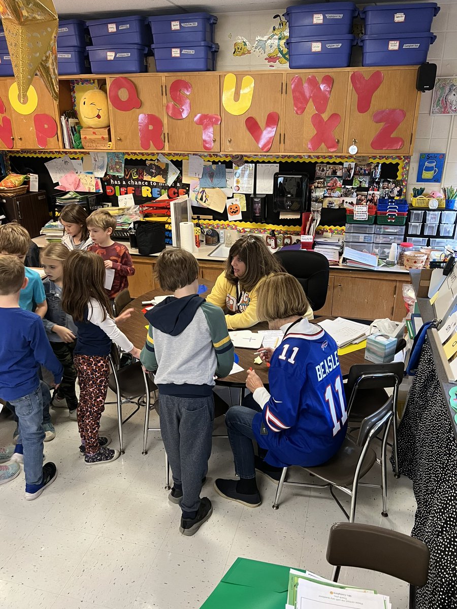 ClarCtrElem's tweet photo. βRedβ word practice in first grade with Mrs. Castiglione! #ClarenceProud #PhonicsFirst https://t.co/SxB2QShq3u