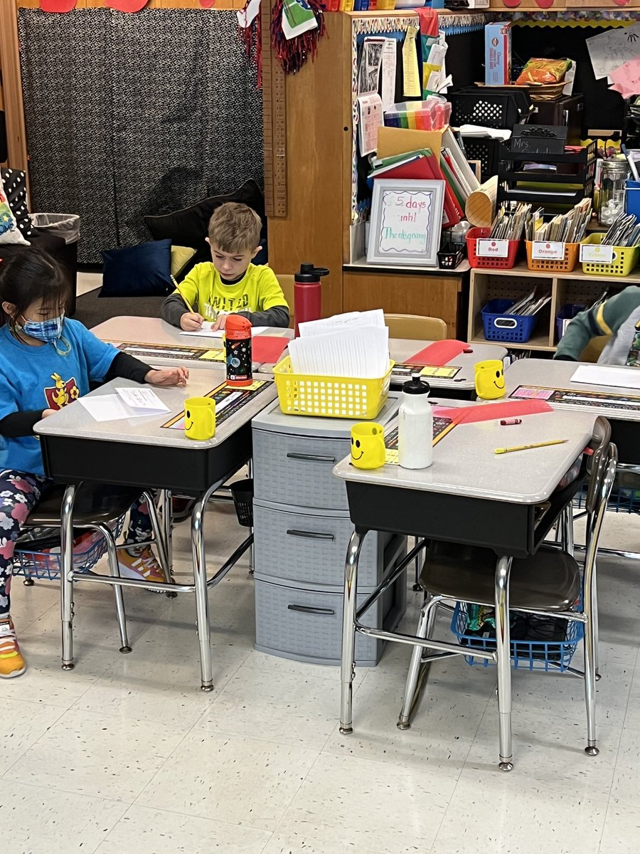 ClarCtrElem's tweet photo. βRedβ word practice in first grade with Mrs. Castiglione! #ClarenceProud #PhonicsFirst https://t.co/SxB2QShq3u
