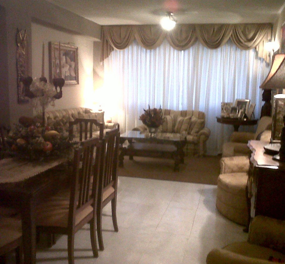 vendoenoriente1's tweet photo. En venta Apto. en la C/Arismendi de #Lechería. Tiene 117 M2, 3H, 3B, 2PE y maletero, sala, cocina, comedor, cuarto de lavandería, AA central y un Split en la sala. Esta en el piso 7. El Edificio cuenta con vig. privada, piscina, parrillera, salón de fiestas y planta eléctrica. https://t.co/N0fYUoClZm