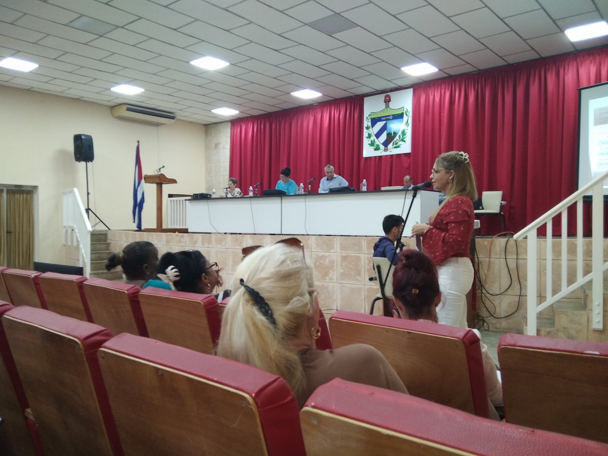RAcncuba's tweet photo. #ACNreporta La situación epidemiológica de #Artemisa tiende al control, pero se requiere ser responsable en el cumplimiento de las medidas sanitarias, trascendió en intercambio de cuadros principales con la presencia de @GladysArtemisa  @ACN_Cuba https://t.co/0XhEzIqedi