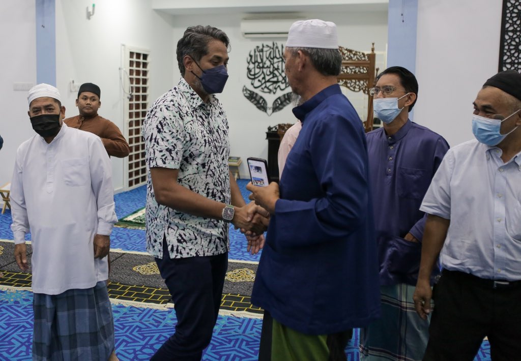 Khairykj's tweet photo. Pertemuan dengan kariah Surau Jamihayy Karimah, Pinggiran Subang dan penduduk sekitar usai Maghrib tadi. Thanks to everyone for the warm welcome. 

#KitaJelajahSungaiBuloh 
#KitaJagaSungaiBuloh
#KJ4SB https://t.co/ofrtp4FJ96