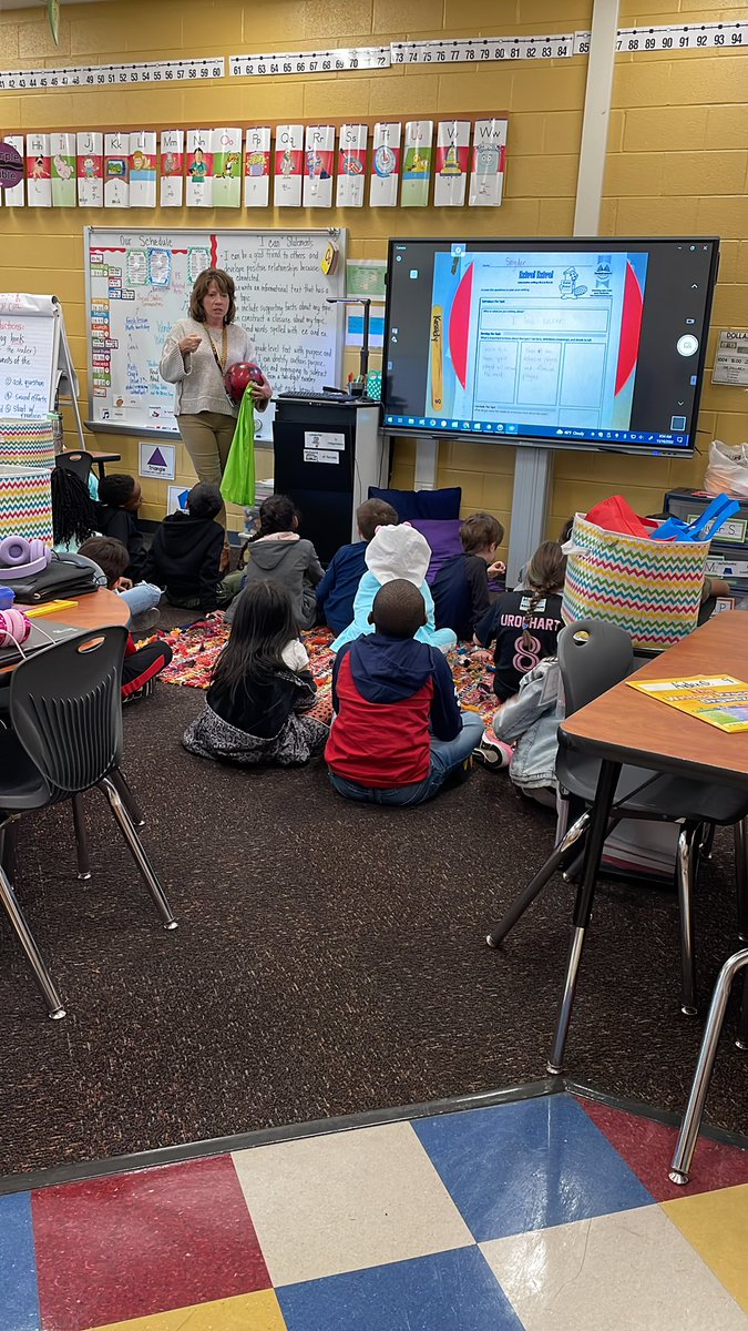 LovesExplorers's tweet image. Visiting @whitener2nd’s class to learn more about writing workshop. Thank you for allowing me to visit! #ctelearning #glowandgrow @CatawbaTrail