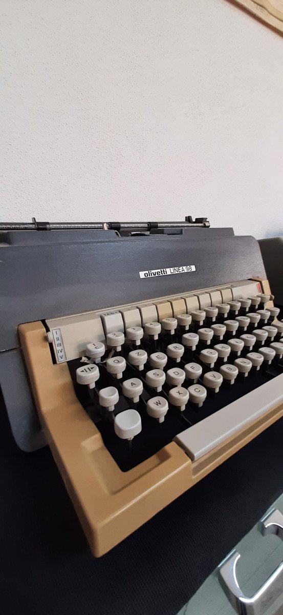 sardegnadigital's tweet photo. #AutunnoinBarbagia ha il suo lato #Digital ๐ค Almeno nel Comune di Ovodda ๐ฅ๐ฒ๐ #Old
Non si butta davvero niente, tra vecchi #PersonalComputer ci sono anche famose calcolatrici #Vintage e #MacchinedaScrivere #Olivetti ๐ Tutto in perfetto stato!
Complimenti a #Ovodda ๐ฅฐ https://t.co/NSamI6ss6t