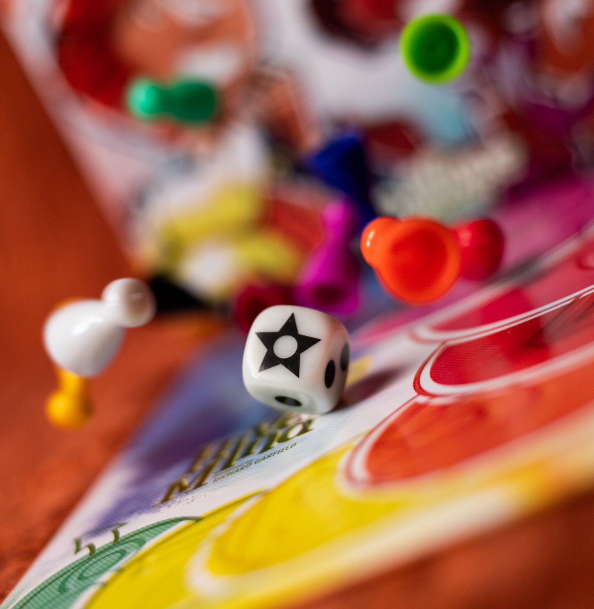 TableTopJables's tweet photo. 🎲 “Life is like the dice that, falling, still show a different face.  So life, though it remains the same, is always presenting different aspects”. 

🌟 “Hive Mind” from @CalliopeGames 

#boardgames #boardgamer #toyphotography #dice https://t.co/x5GFHC3cTa
