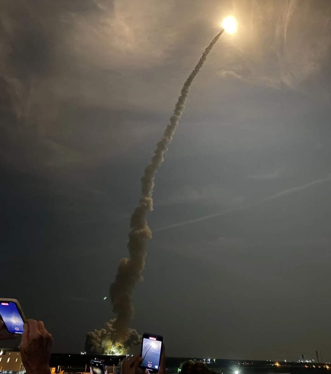 GaboArizo's tweet photo. #Artemis volvemos a la #Luna https://t.co/vPvqRwCG4L
