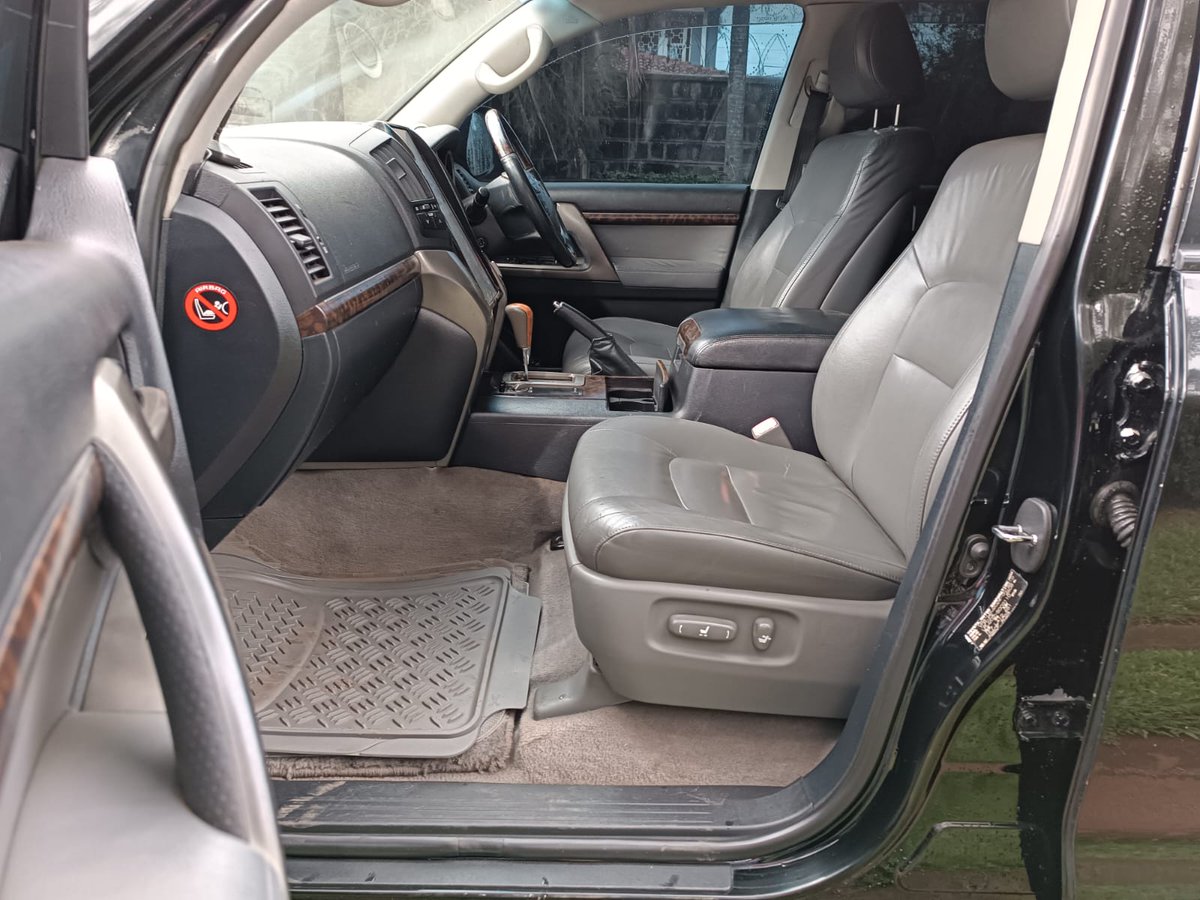 fayeekoi's tweet photo. #MainaAndKingangiLandcruiser V8
KCH, 2010, Facelifted
*PETROL*
*NO SUNROOF*
7 Seater, Leather Interior, Powered Seats, Steering Controls, Android Radio
Clean, Accident Free, Ready Logbook Buy and Drive
*Quick Deal, Quick Deal 3,700,000 Now Now ,call 0728166070 https://t.co/MomUCoYeui