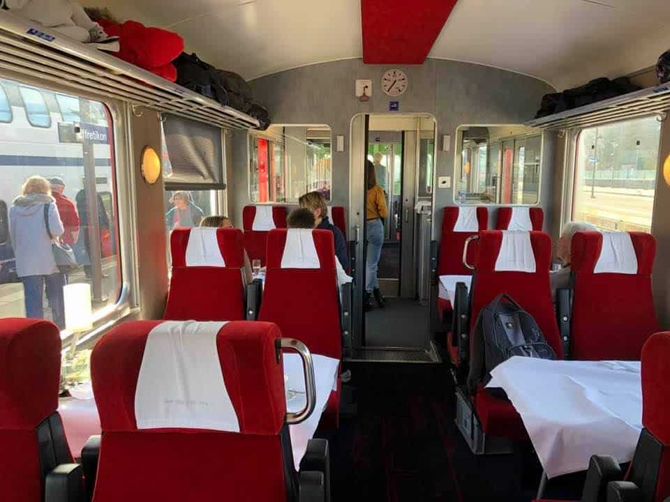 NewInZurich's tweet photo. Looking for a very special birthday or anniversary experience? How about #brunch on the historic #ChurchillRedArrow #train. A wonderful roundtrip from #Zurich. Find out more: https://t.co/ExG7UoX0eT
#switzerland #swiss #swisstrains @railinfo_sbb #sbb @1000Switzerland #schweiz https://t.co/re93cRl7h5
