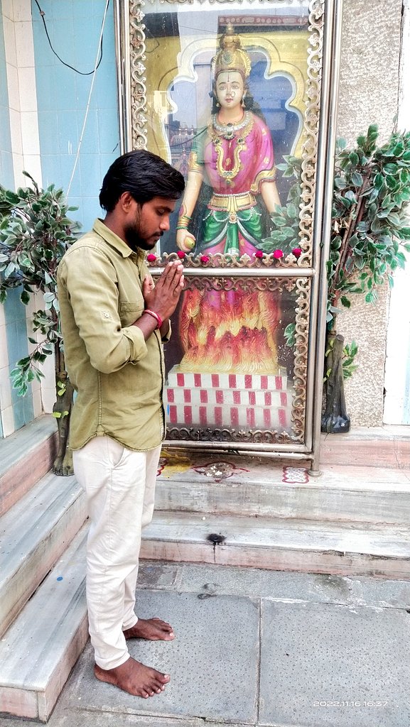 vimalvarman6's tweet photo. பெங்களூர் வன்னியகுலக்ஷத்ரியர்களின் தாய் திரெளபதி தரிசனம்.

திகளர்பேட்டை, பெங்களூர். https://t.co/6wequ8jgHI