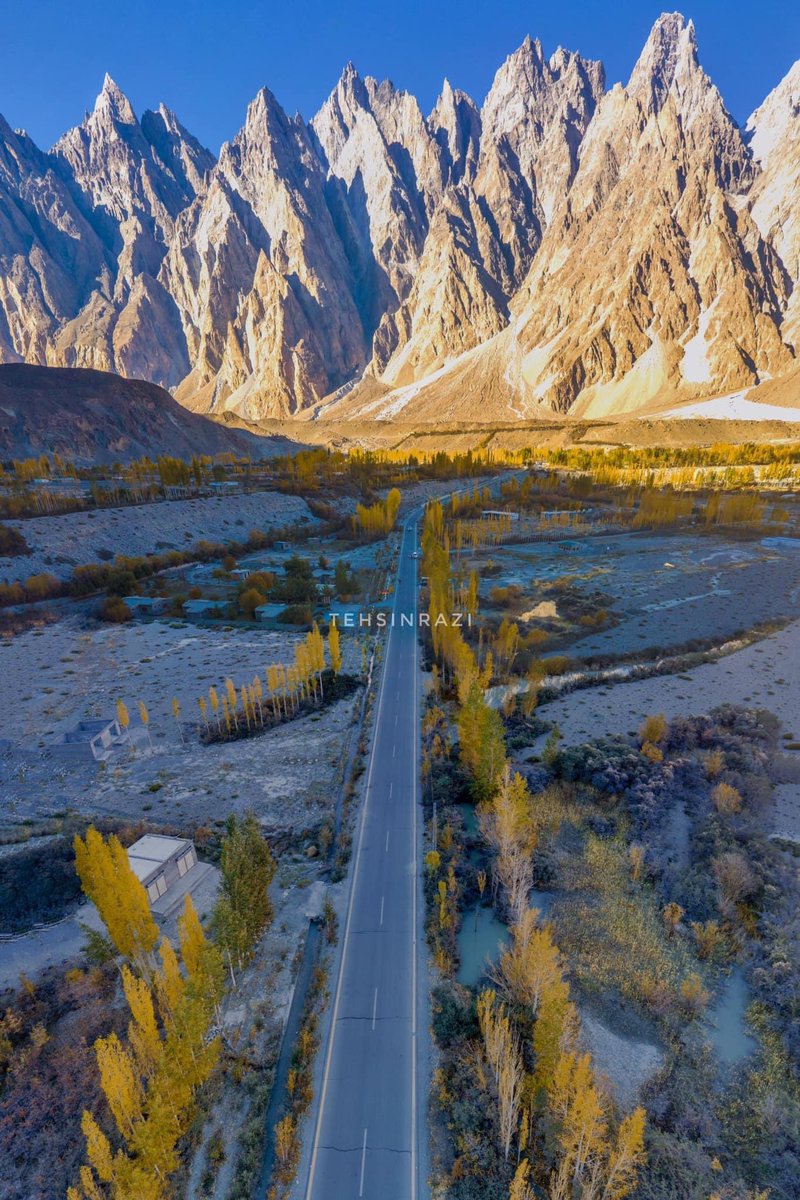 PicturePakistan's tweet photo. Autumn in Northern Pakistan ❤️

Photos: Tehsin razi https://t.co/aYHgXJYaOE