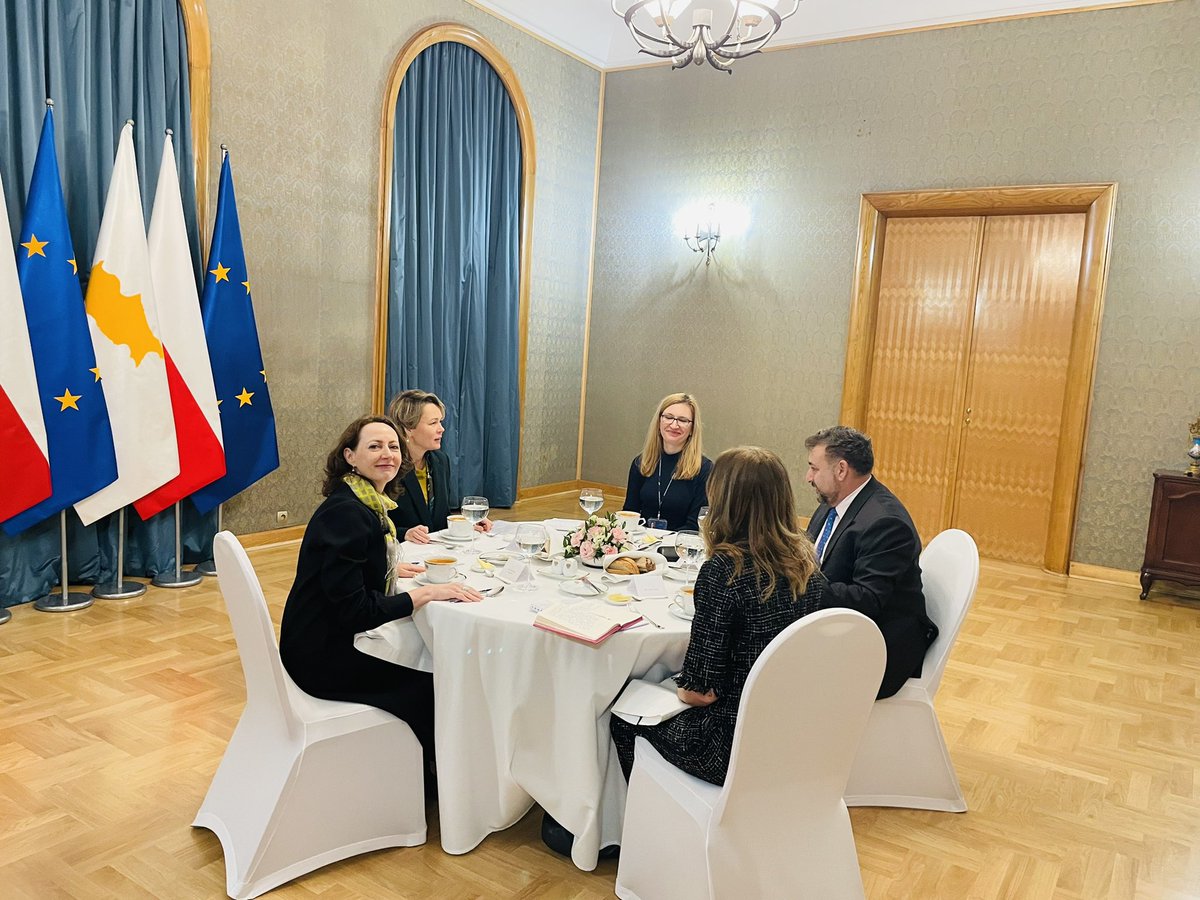 louistelemachou's tweet photo. Thank you 🇵🇱Dir. for European affairs Karolina Ostrzyniewska for the excellent hospitality & the political consultations on 🇪🇺 affairs.@PremierRP_en #CYGenSecEU
🔹 PL-DK-CY Presidency Trio.
🔹 Ukraine
🔹 EU resilience / Single Market
🔹 Future of Europe🇪🇺
🔹 Migration
🔹Energy https://t.co/zpc1sKnSZE