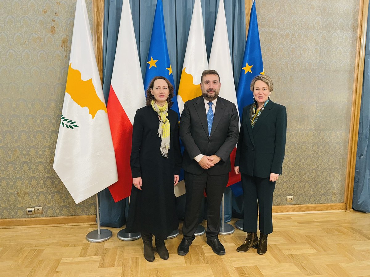louistelemachou's tweet photo. Thank you 🇵🇱Dir. for European affairs Karolina Ostrzyniewska for the excellent hospitality & the political consultations on 🇪🇺 affairs.@PremierRP_en #CYGenSecEU
🔹 PL-DK-CY Presidency Trio.
🔹 Ukraine
🔹 EU resilience / Single Market
🔹 Future of Europe🇪🇺
🔹 Migration
🔹Energy https://t.co/zpc1sKnSZE