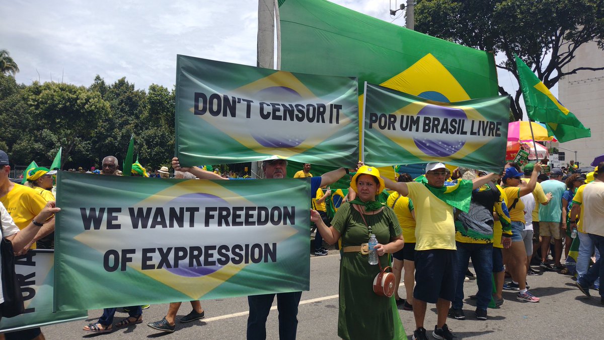 VaniaSim1's tweet photo. @WillLisil Comando Militar do Leste, Rio de Janeiro, Palácio Duque de Caxias, RJ.
Dia 15/11. 

#BrazilianSpring 
#brazilwasstole 
#SOSFFAABRAZIL https://t.co/wQKhEHMs1G