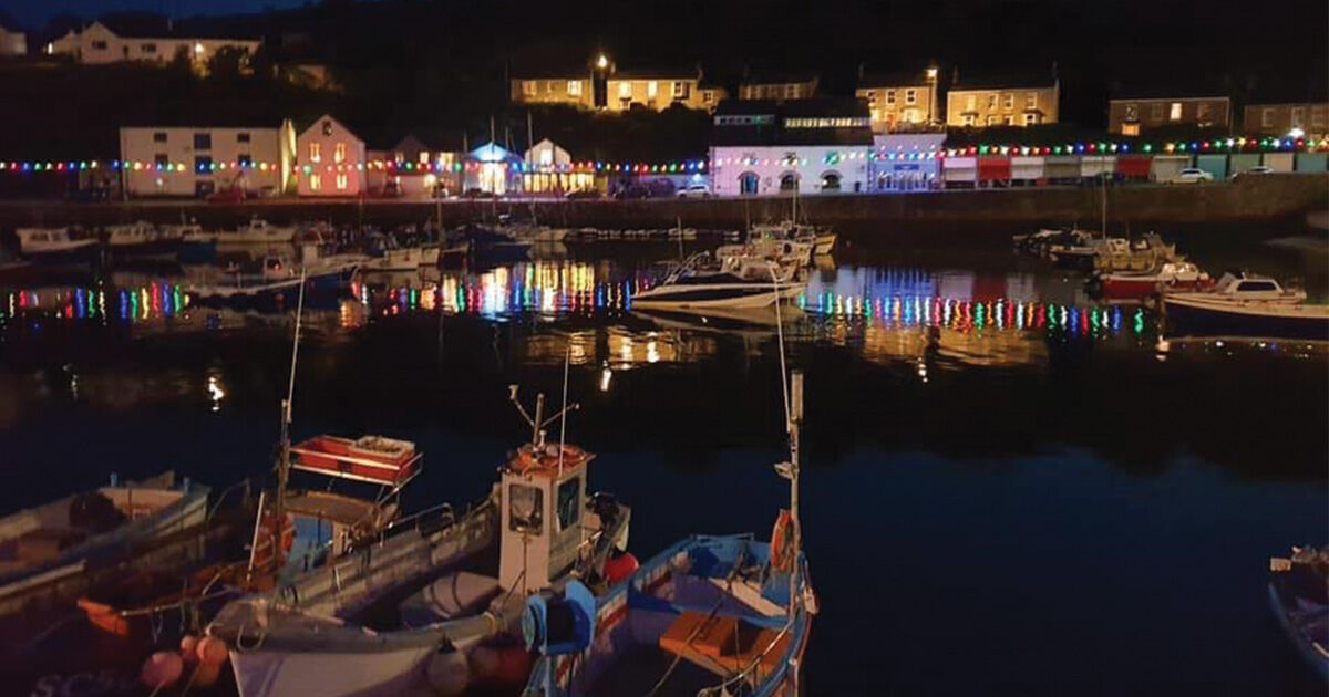 ProliteLamps's tweet photo. With Christmas fast approaching, prepare for the festivities with Prolite’s range of Polycarbonate 1.5W LED Coloured Golf Balls. These look fantastic on festoon lighting! Check out these photos taken last year along the harbour Porthleven, Cornwall #christmas2022 #festoonlighting https://t.co/TBWdFHmRdm