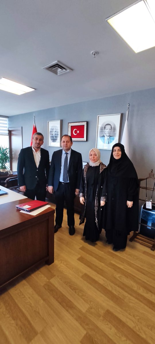 ailebirdernek's tweet photo. Aile ve Sosyal Hizmetler Bakanlığı Personel Genel Müdürümüz Syn Engin DEMİR Ziyaret edilerek ABEP-DER Başkanımız Erhan TAYLAN ve Dernek yönetimi olarak EkDersli personeller için derneğin yapmış olduğu çalışmaları sunduk. İlgi ve alakalarından dolayı kendilerine çok teşekkür ederz https://t.co/YmIfbmzkk8