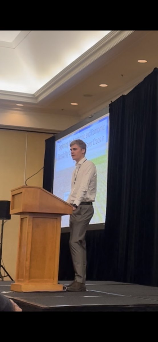 Had a great time presenting my Masters research at the <a href="/AgronomyCanada/">Canadian Society of Agronomy</a> and <a href="/CWSS_SCM/">CWSS-SCM</a> conference yesterday morning! #CWSSCSA2022