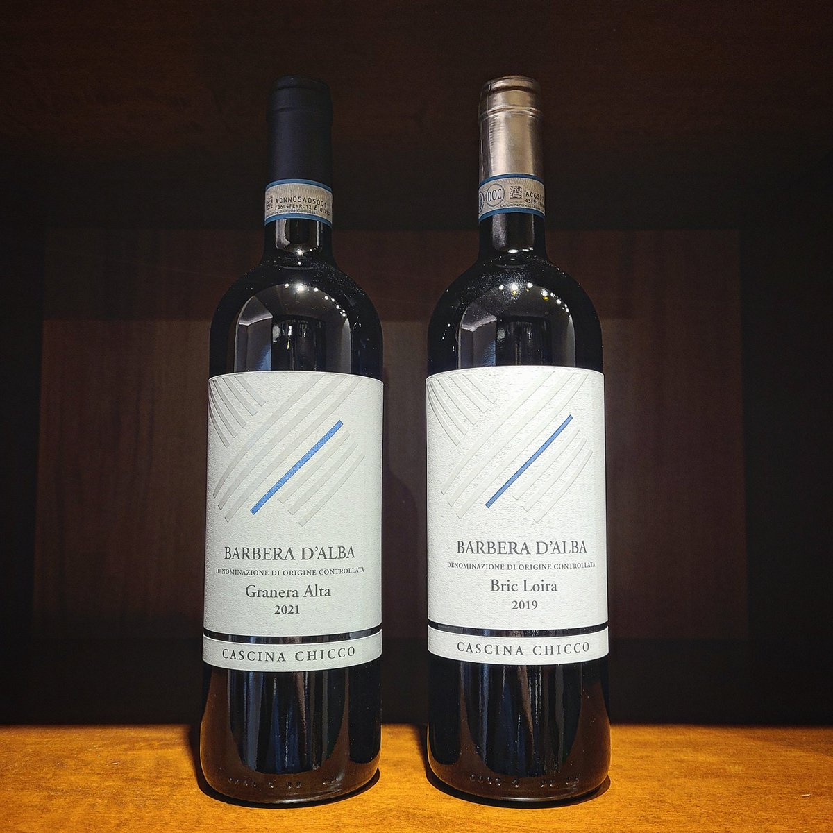Hello #winelover🍷
Here you see our two #barbera 🥳
Do you prefer the ready drinkability and the freshness of #GraneraAlta or the complexity and body of #BricLoira ⁉️
Let us know ⬇️⬇️ 😎
#cascinachicco #redwines #barbera #Roero #UNESCO  #winetastings #winepairing