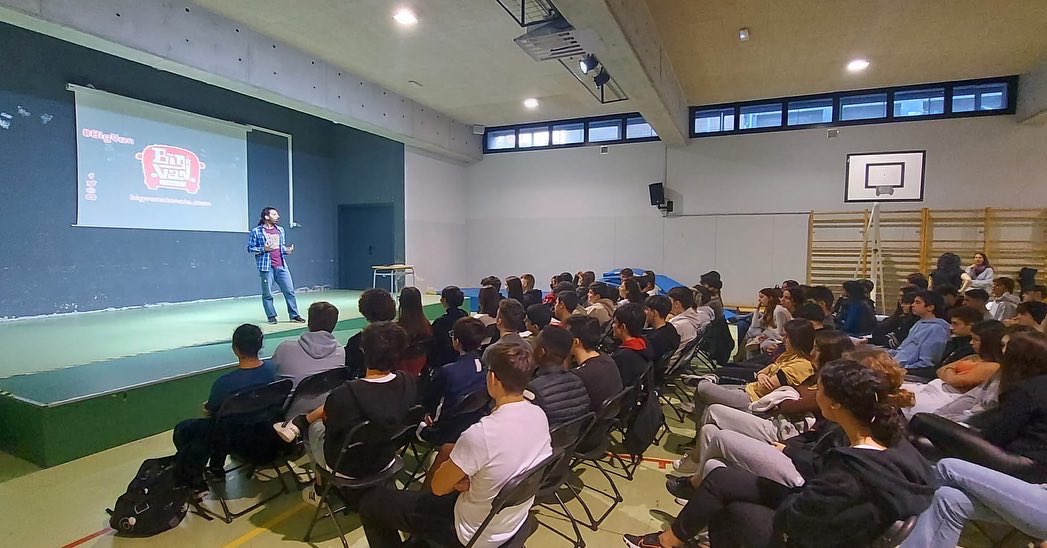 Ins4Cantons's tweet photo. Ciència, experiments, dilemes ètics i molt d'humor amb @BigVanCiencia. #4ESO #2BATX https://t.co/F06Z6lxOkS