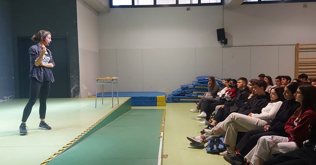 Ins4Cantons's tweet photo. Ciència, experiments, dilemes ètics i molt d'humor amb @BigVanCiencia. #4ESO #2BATX https://t.co/F06Z6lxOkS