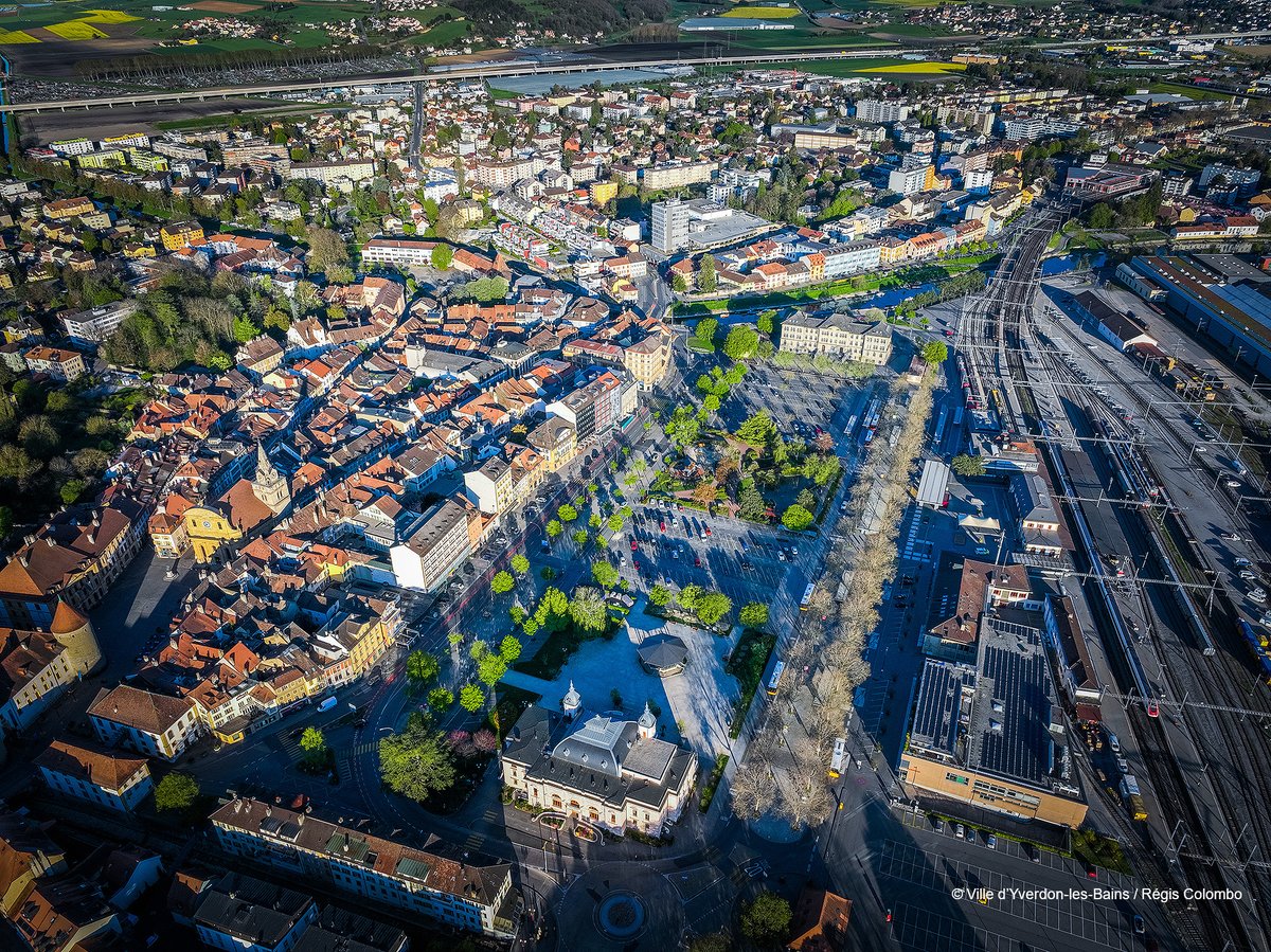 yverdonofficiel's tweet photo. La Ville a présenté ce matin le projet redimensionné de parking souterrain de la Place d’Armes : d’ici 2030, elle prévoit un hub de mobilité avec 430 places pour les voitures, 160 pour les deux-roues motorisés et 1000 pour les vélos.
https://t.co/o7r9IL0v7A https://t.co/r4J4QErwtk