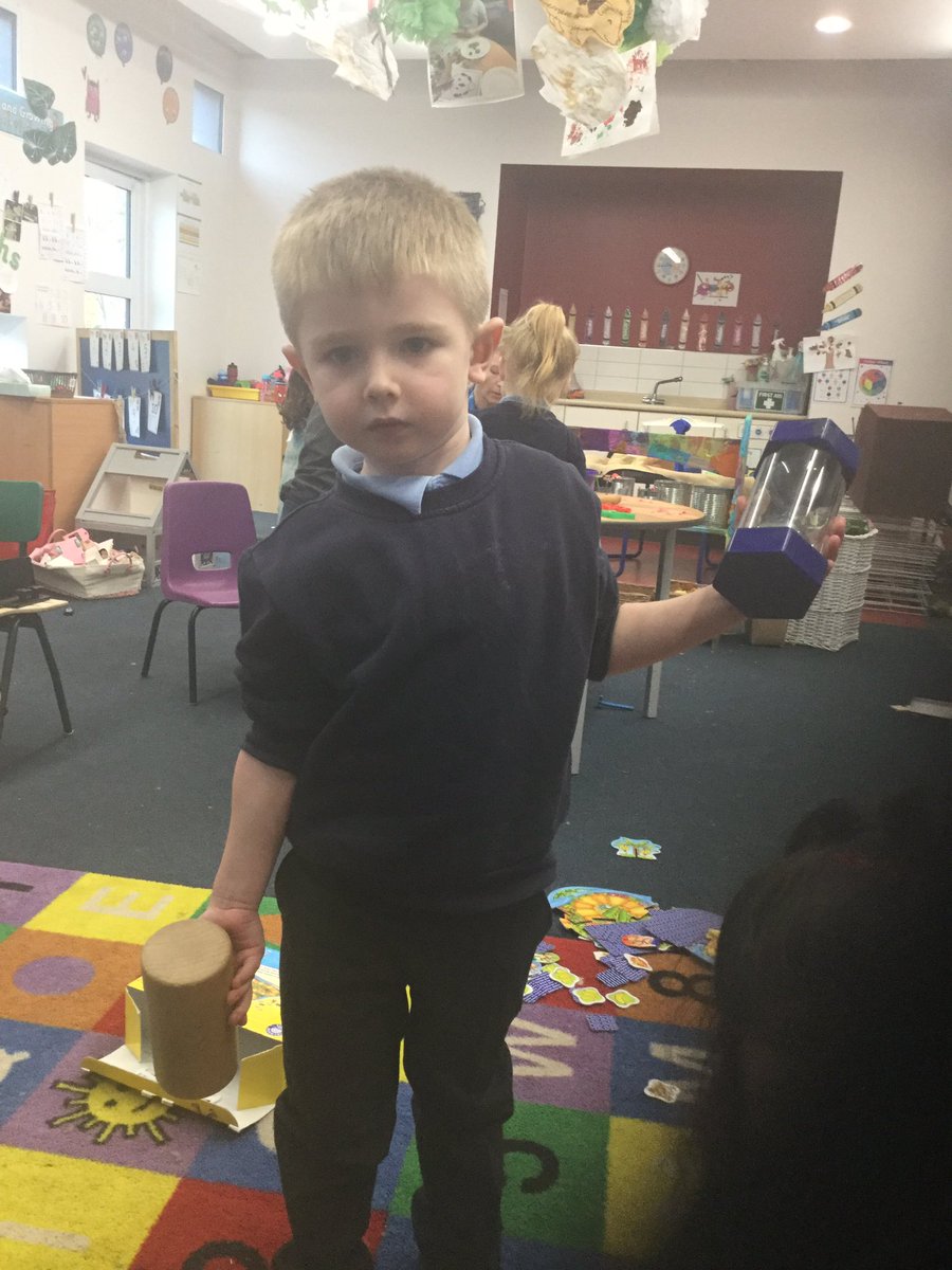 AHMrsMoore's tweet photo. We’re learning about weighing, using language of heavier and lighter and playing games on the iPads as well as human scales 😀#practicalmaths #computingineyfs @AcreHall https://t.co/Uv0WjtP5Xw