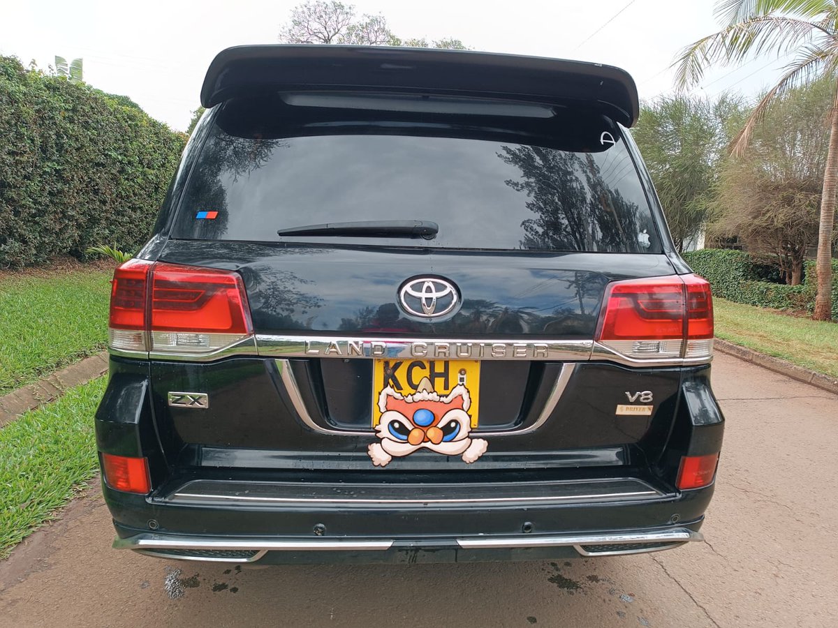 fayeekoi's tweet photo. Landcruiser V8
KCH, 2010, Facelifted
*PETROL*
*NO SUNROOF*
7 Seater, Leather Interior, Powered Seats, Steering Controls, Android Radio
Clean, Accident Free, Ready Logbook Buy and Drive
*Quick Deal, Quick Deal 3,700,000 Now Now ,call 0728166070 https://t.co/R6fui69mck