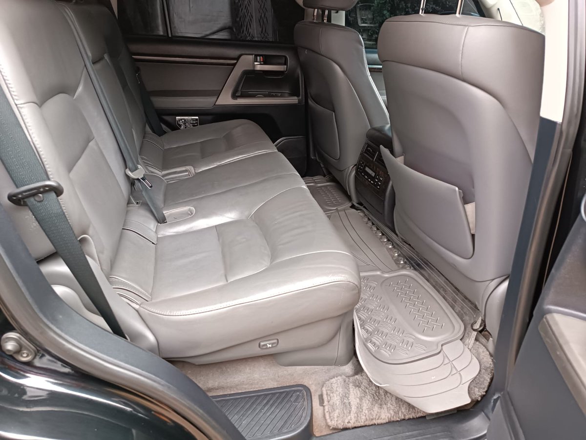 fayeekoi's tweet photo. Landcruiser V8
KCH, 2010, Facelifted
*PETROL*
*NO SUNROOF*
7 Seater, Leather Interior, Powered Seats, Steering Controls, Android Radio
Clean, Accident Free, Ready Logbook Buy and Drive
*Quick Deal, Quick Deal 3,700,000 Now Now ,call 0728166070 https://t.co/R6fui69mck
