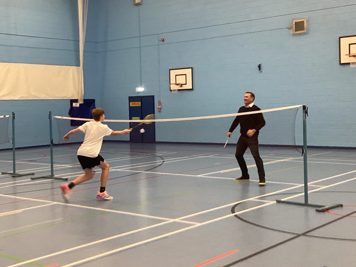 What a fantastic badminton ECA with a very special guest - Roger Draper! Great opportunity for the boys to play with and learn about Roger’s great experience over the years 🏸 <a href="/BoltonSch/">Bolton School</a> @BSBDECA <a href="/nfordteacher/">Nic Ford FCCT</a> <a href="/the_LTA/">LTA</a> <a href="/jackdraper0/">jack draper</a> <a href="/BSBDSport/">PE/SPORT at Bolton School Senior - Boys Division</a>