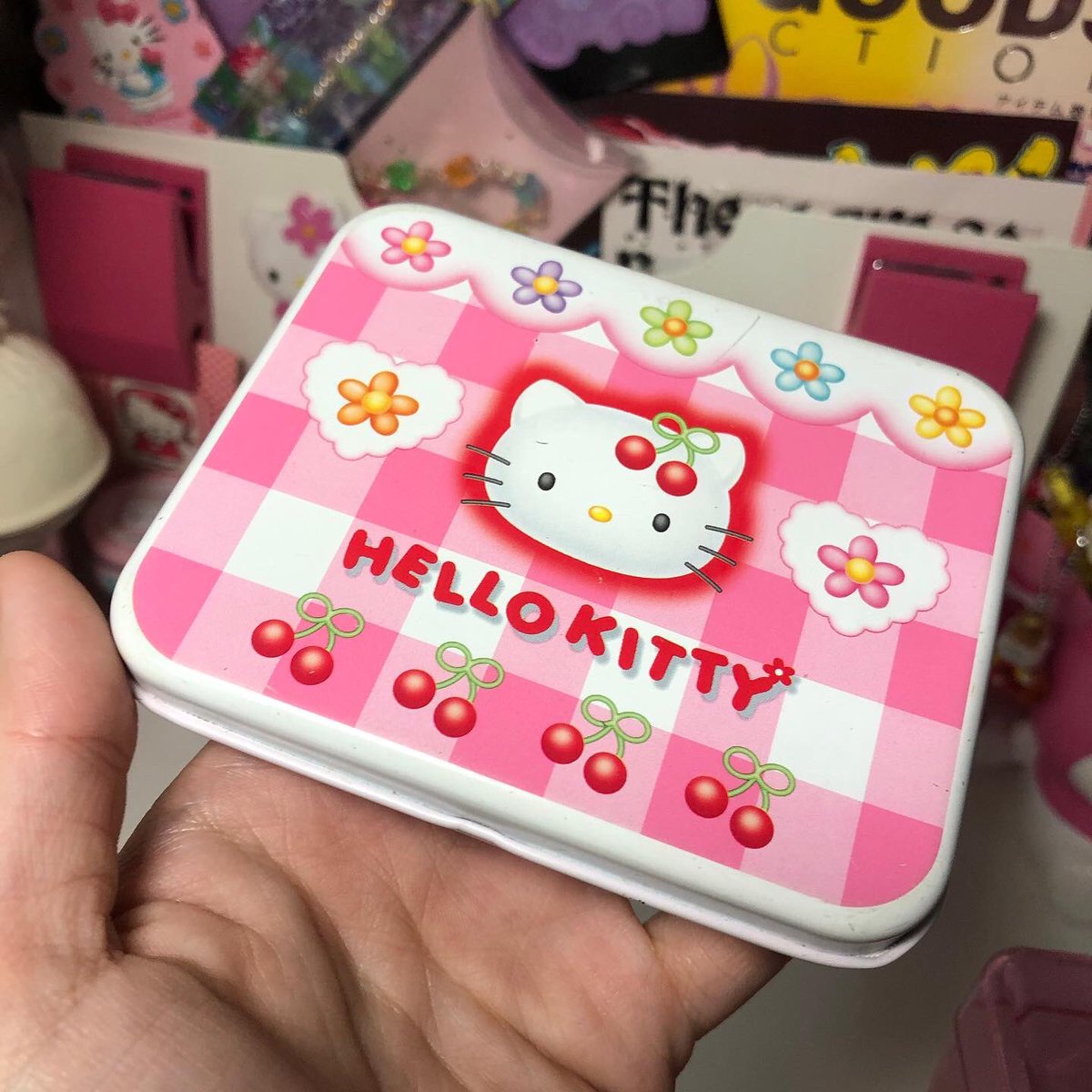 xxcutestuffs's tweet photo. 💗💗กล่องเหล็กคิตตี้ 💗💗1998(มีตำหนิในภาพค่ะ)

95

📮45

สนใจสอบถามหรือขอรูปเพิ่มเติมได้ทางDMนะคะ😀

#พวงกุญแจคิตตี้ #คิตตี้ #ตลาดนัดsanrio https://t.co/EldkYejXrh