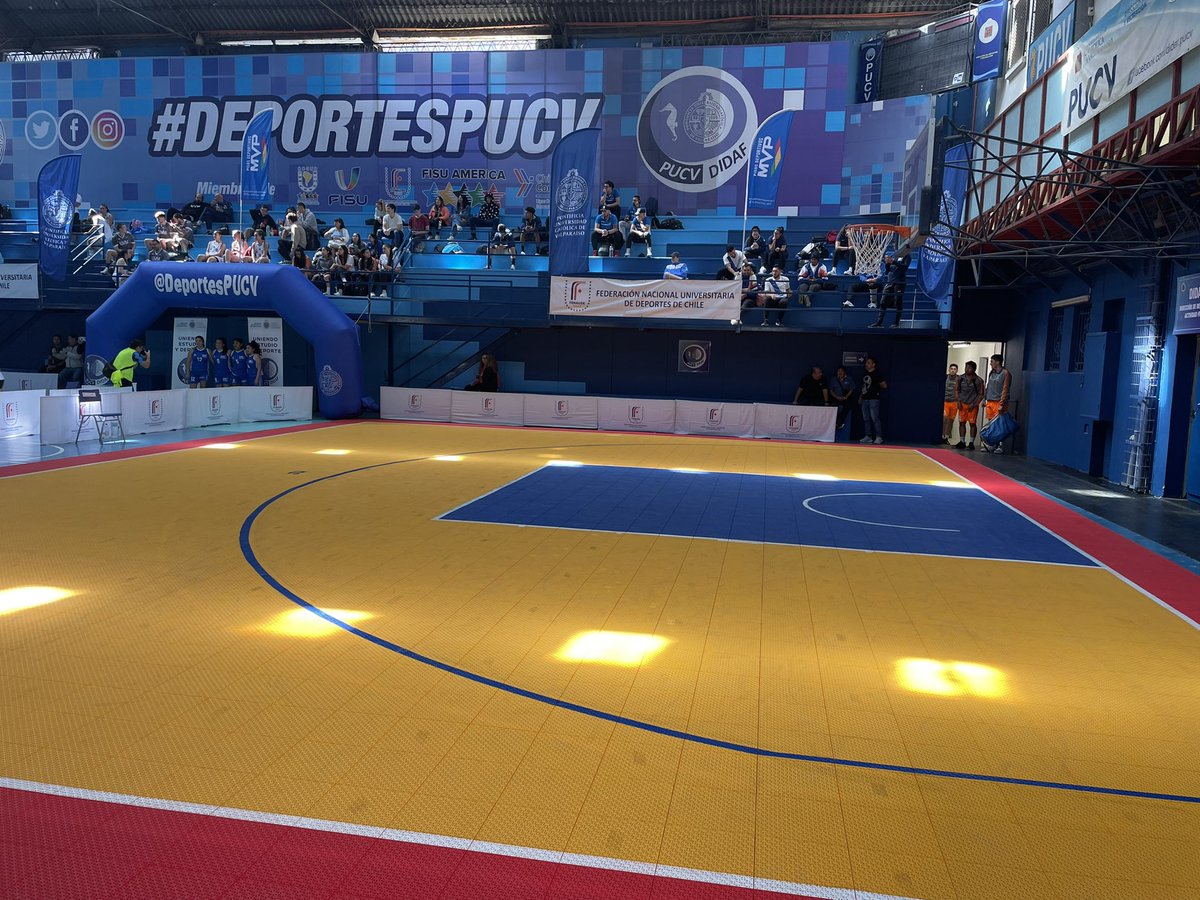 deportespucv's tweet photo. Transmitimos señal en vivo del CNU DE Básquetbol 3x3 @Fenaude @pucv_cl https://t.co/bkDVFYGYUM https://t.co/Q2rJvGJFGo