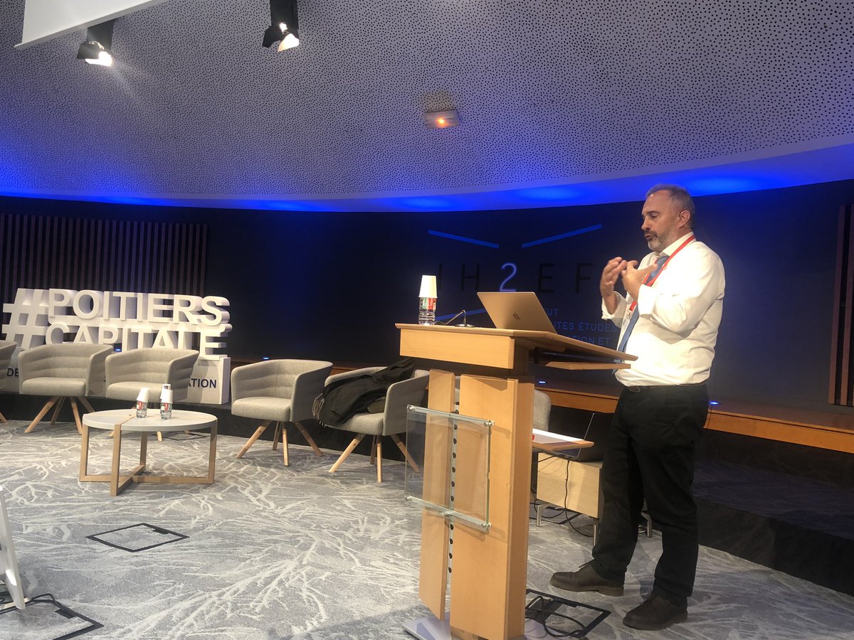Nous avons la chance de suivre la Conférence d’<a href="/AbdennourBidar/">Abdennour Bidar</a>  
« Les valeurs républicaines et la laïcité, le rôle du cadre dans leur appropriation »  <a href="/Ih2ef/">IH2EF</a> 
« Le challenge de notre société : vivre ensemble sans se ressembler »