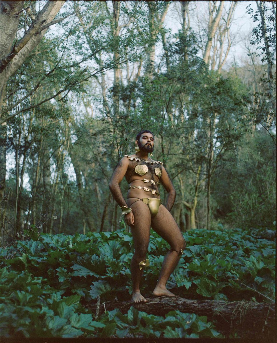 'I am' by Haneem Christian celebrates those who exist on the margins of society.

This #PhotoVogue NFT collection honors the divinity within the meeting of our intersections and 'acknowledges that queer and trans people are the embodiments of abundance'. 

voice.com/haneem?utm_cam…